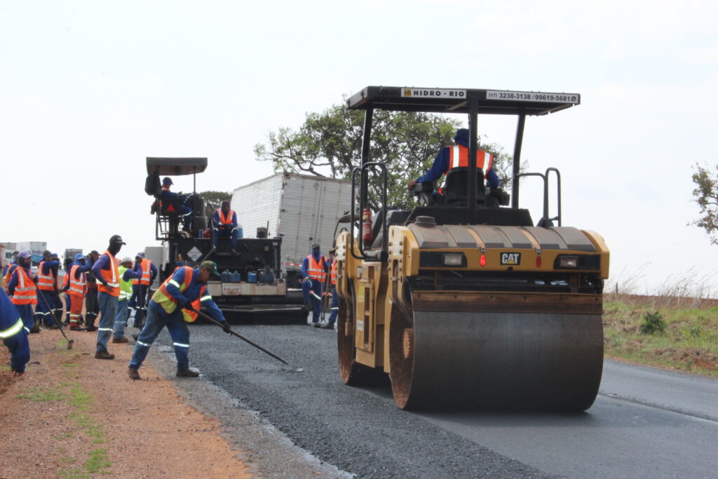 Grupo EPR - EPR Triângulo realiza obras de manutenção do pavimento em rodovias da região