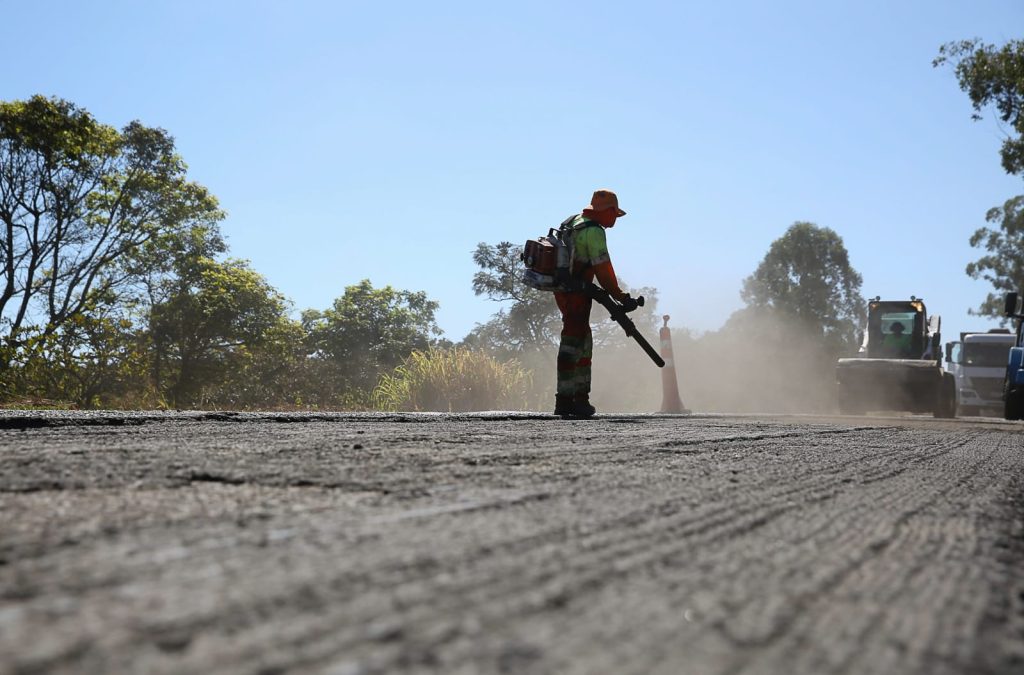 Grupo EPR - Obras de manutenção de pavimento acontecem ao longo da semana no Triângulo