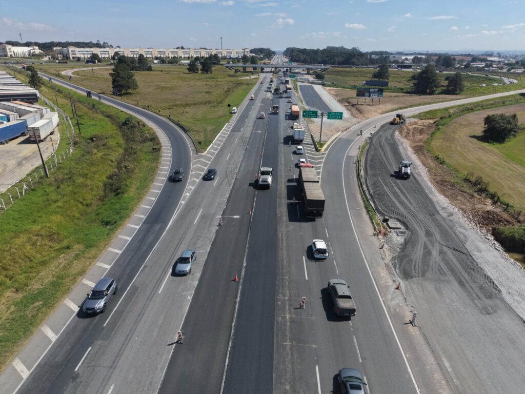 Grupo EPR - EPR Litoral Pioneiro inicia pavimentação de novas faixas da BR-277 com asfalto-borracha Grupo EPR - EPR Litoral Pioneiro inicia pavimentação de novas faixas da BR-277 com asfalto-borracha