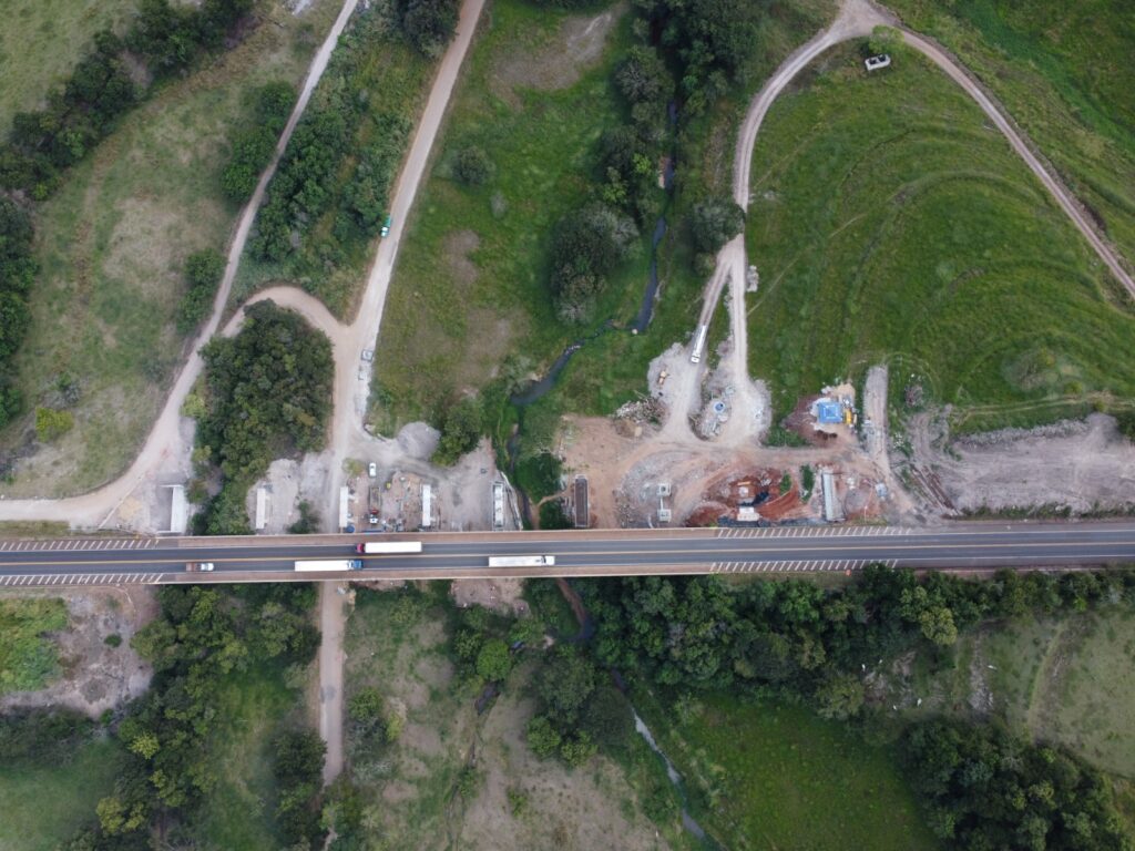 Grupo EPR - EPR Litoral Pioneiro realiza operações especiais na BR-153 para obras de duplicação em Jacarezinho Grupo EPR - EPR Litoral Pioneiro realiza operações especiais na BR-153 para obras de duplicação em Jacarezinho
