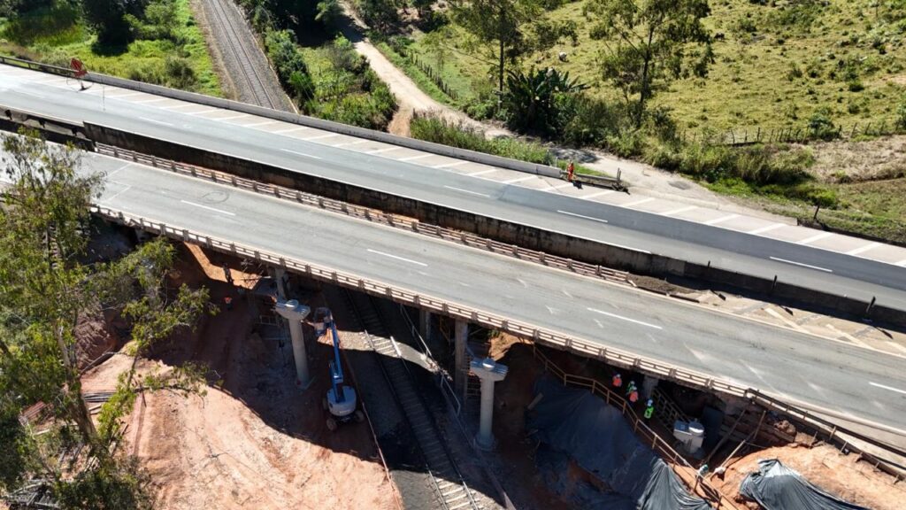 Grupo EPR - BR-040 entra em nova etapa de obras com lançamento de vigas de até 50 toneladas em Cristiano Otoni e Carandaí Grupo EPR - BR-040 entra em nova etapa de obras com lançamento de vigas de até 50 toneladas em Cristiano Otoni e Carandaí