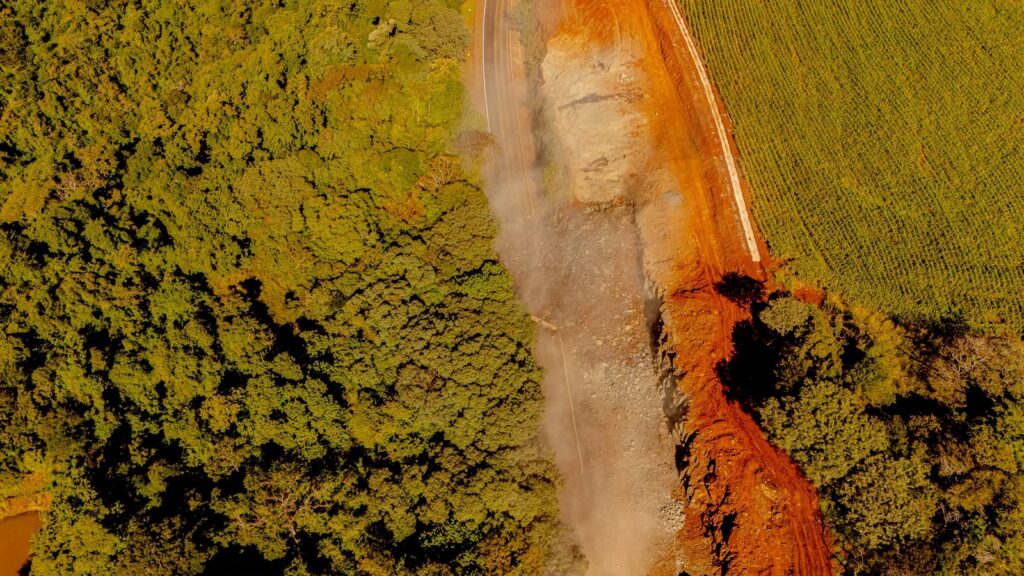 Grupo EPR - Para que servem e como são realizadas as detonações de rochas nas obras de duplicação da BR-153? Grupo EPR - Para que servem e como são realizadas as detonações de rochas nas obras de duplicação da BR-153?