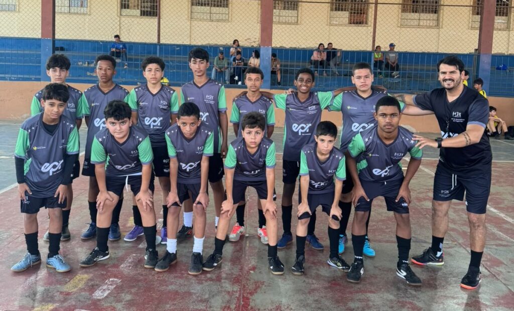 Grupo EPR - Festival de futsal reúne meninos e meninas do Sub-13 em Carandaí Grupo EPR - Festival de futsal reúne meninos e meninas do Sub-13 em Carandaí