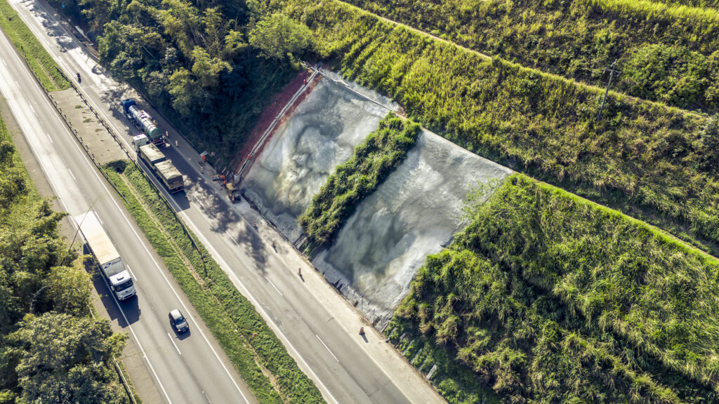 Grupo EPR - EPR Litoral Pioneiro finaliza obra de contenção de encosta em três pontos da BR-277 Grupo EPR - EPR Litoral Pioneiro finaliza obra de contenção de encosta em três pontos da BR-277