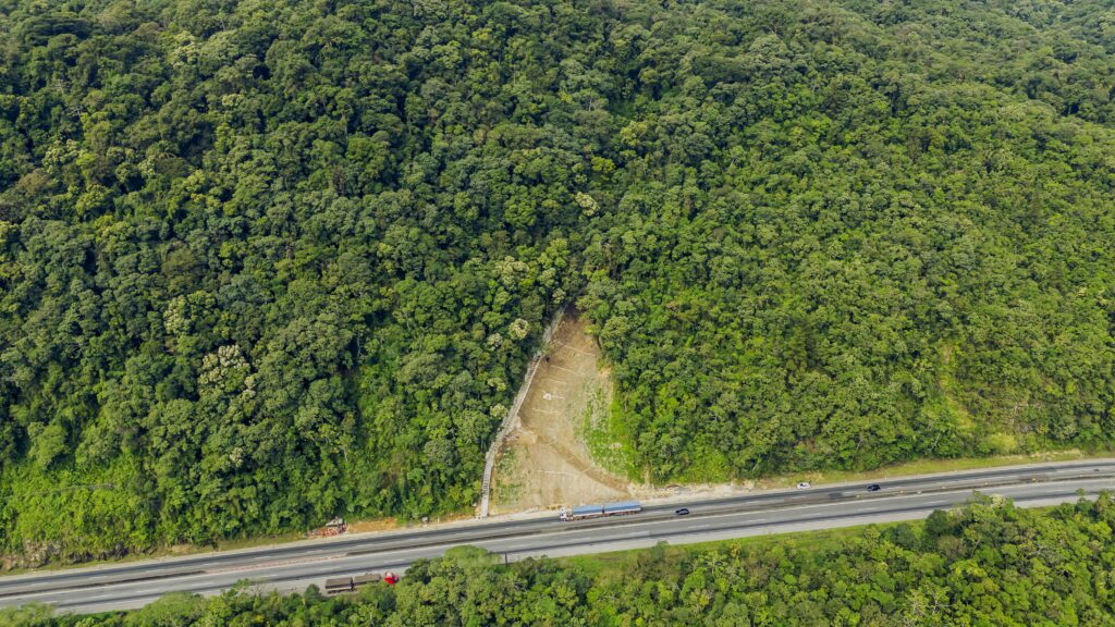 Grupo EPR - EPR Litoral Pioneiro finaliza obra de contenção de encosta em três pontos da BR-277 Grupo EPR - EPR Litoral Pioneiro finaliza obra de contenção de encosta em três pontos da BR-277
